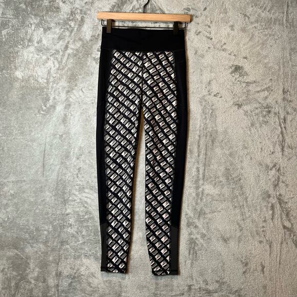 Sweaty Betty‎ Sz XS Short Grey Black Zero Gravity Athletic Leggings Women's - Picture 1 of 7